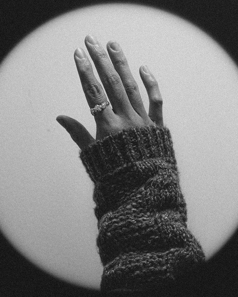 925 jewelry soft and sticky hand jewelry pose