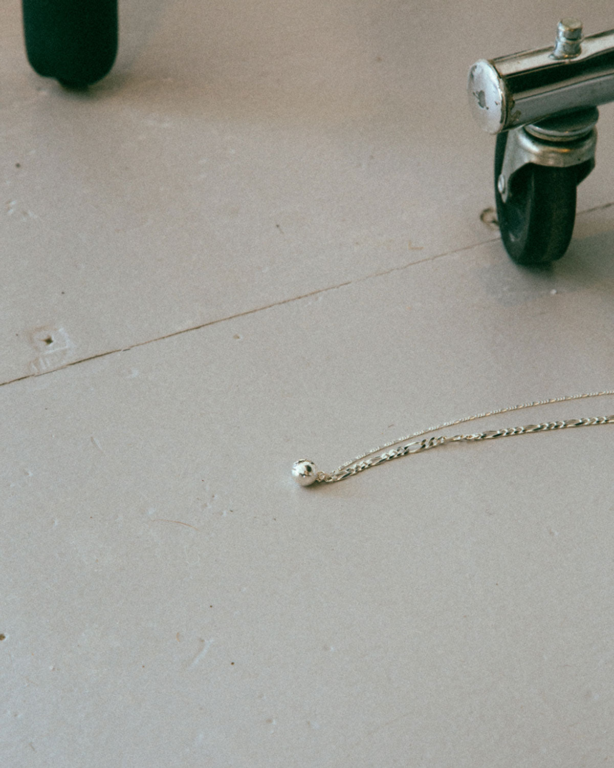 soft and sticky necklace silver aesthetic figaro chain